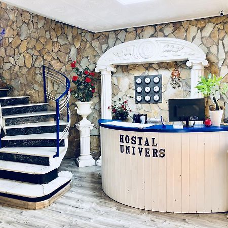 Hostal Univers Калея Екстериор снимка