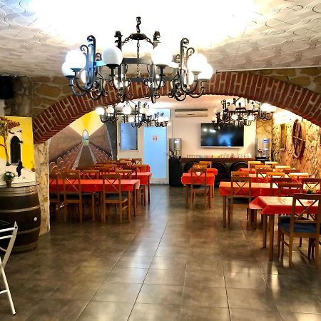 Hostal Univers Калея Екстериор снимка