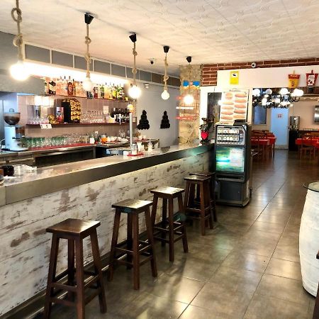 Hostal Univers Калея Екстериор снимка