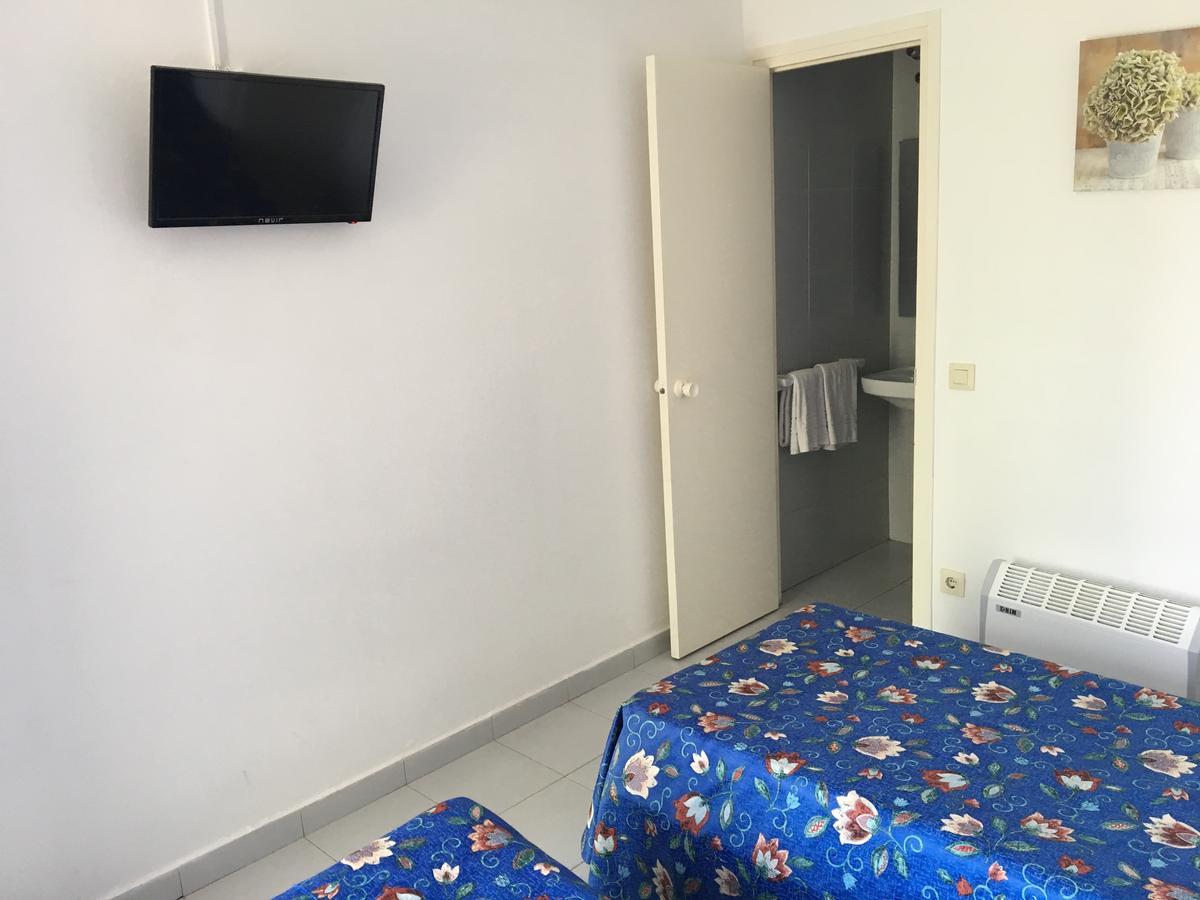 Hostal Univers Калея Екстериор снимка