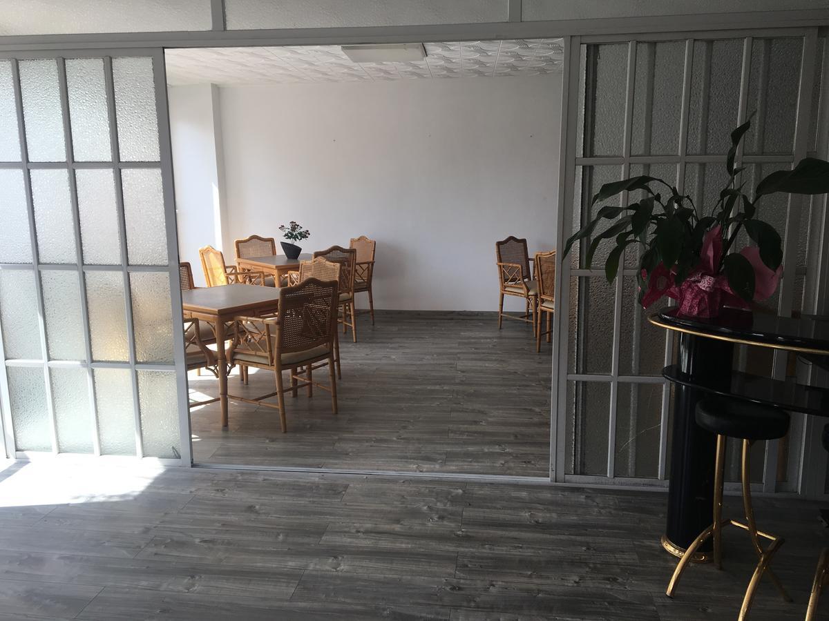 Hostal Univers Калея Екстериор снимка