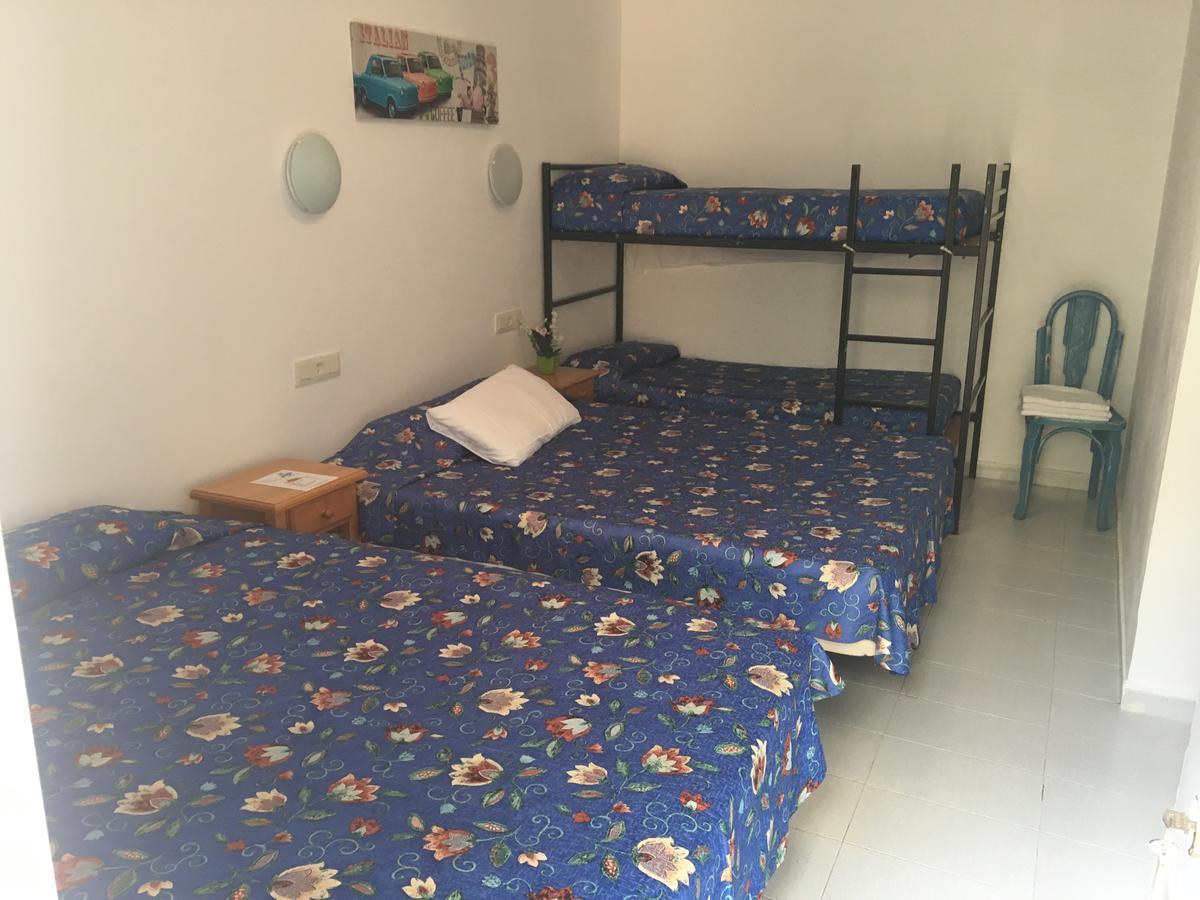 Hostal Univers Калея Екстериор снимка