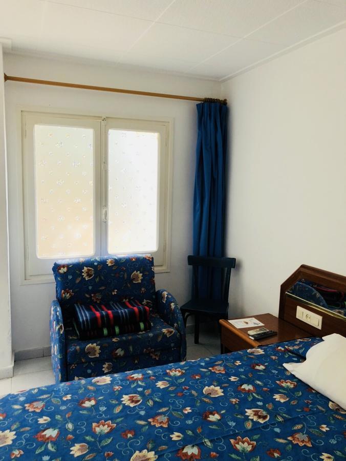 Hostal Univers Калея Екстериор снимка