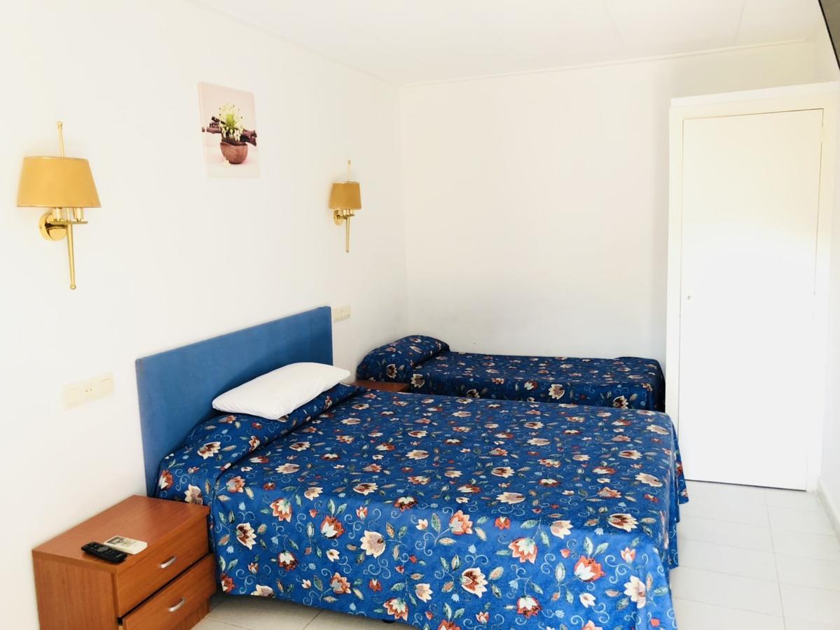 Hostal Univers Калея Екстериор снимка