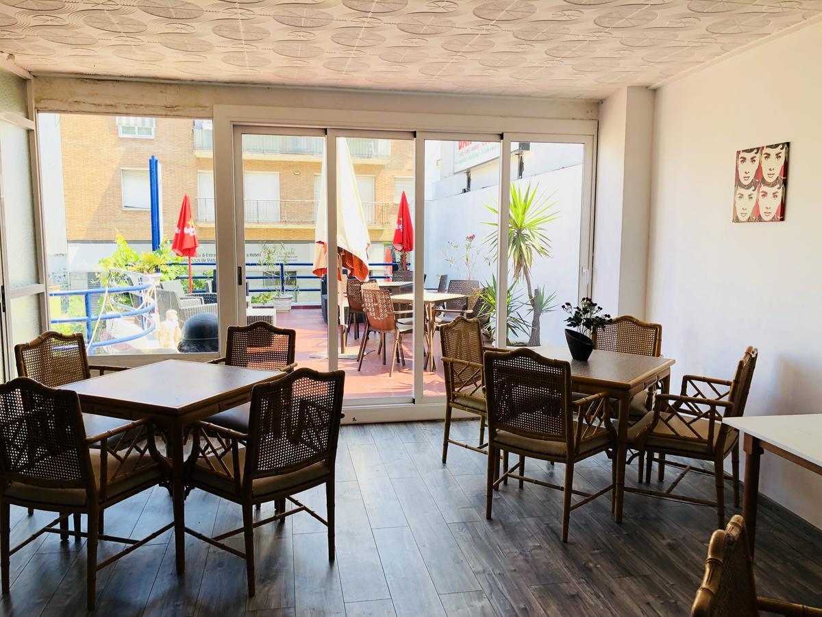 Hostal Univers Калея Екстериор снимка