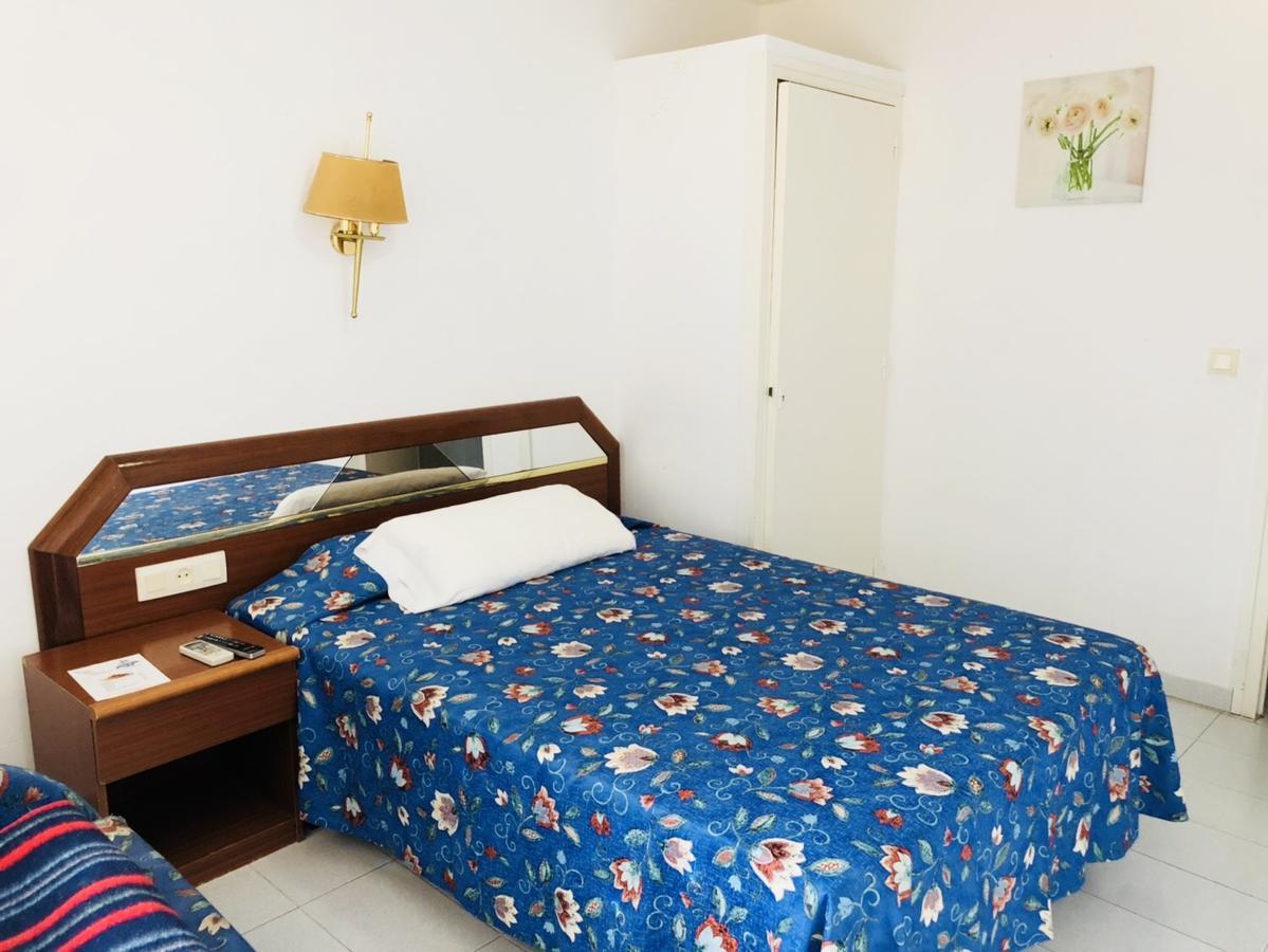 Hostal Univers Калея Екстериор снимка