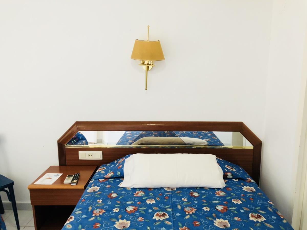 Hostal Univers Калея Екстериор снимка
