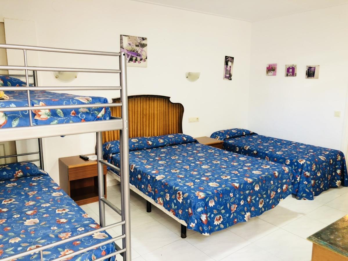 Hostal Univers Калея Екстериор снимка