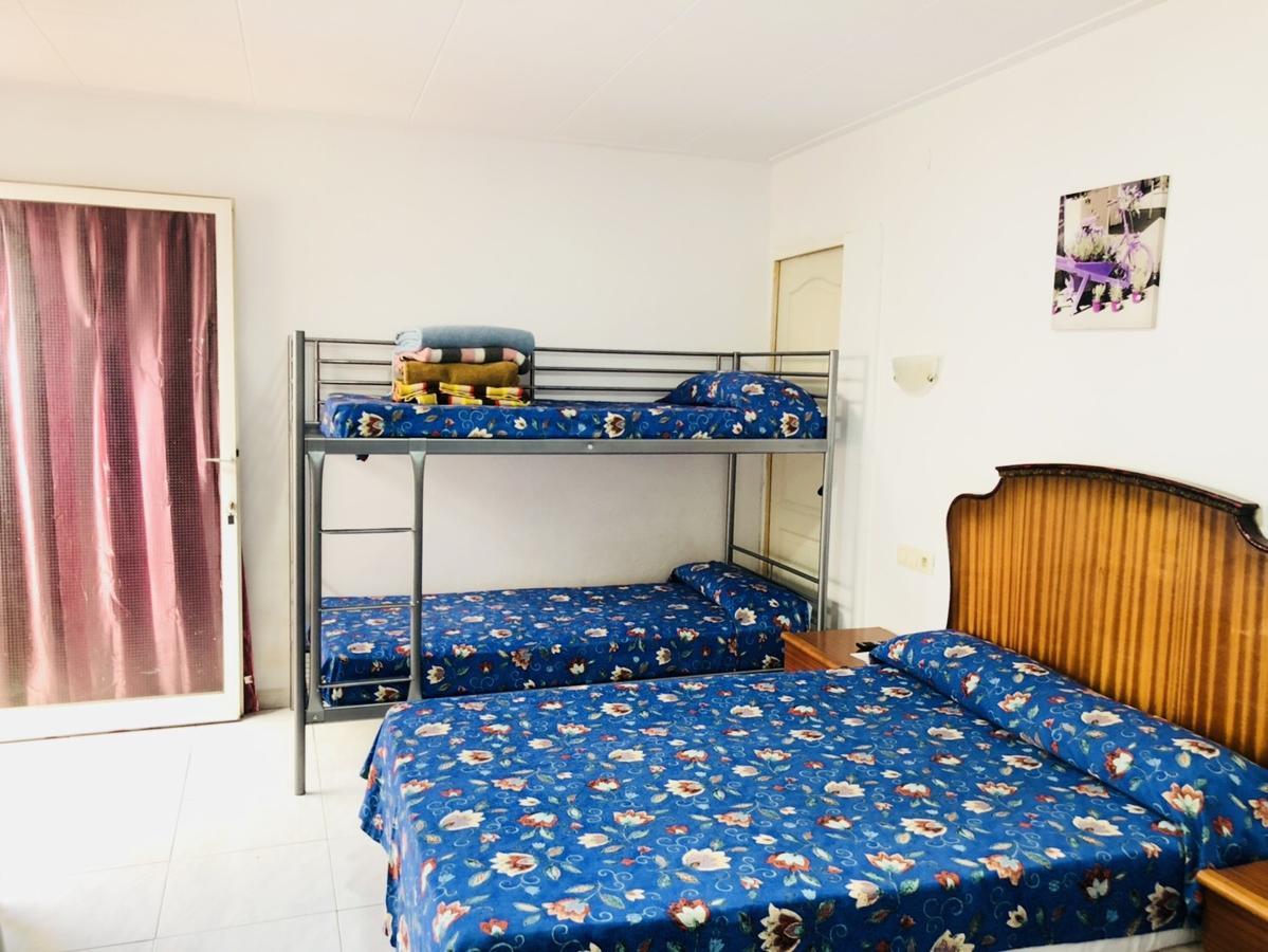 Hostal Univers Калея Екстериор снимка