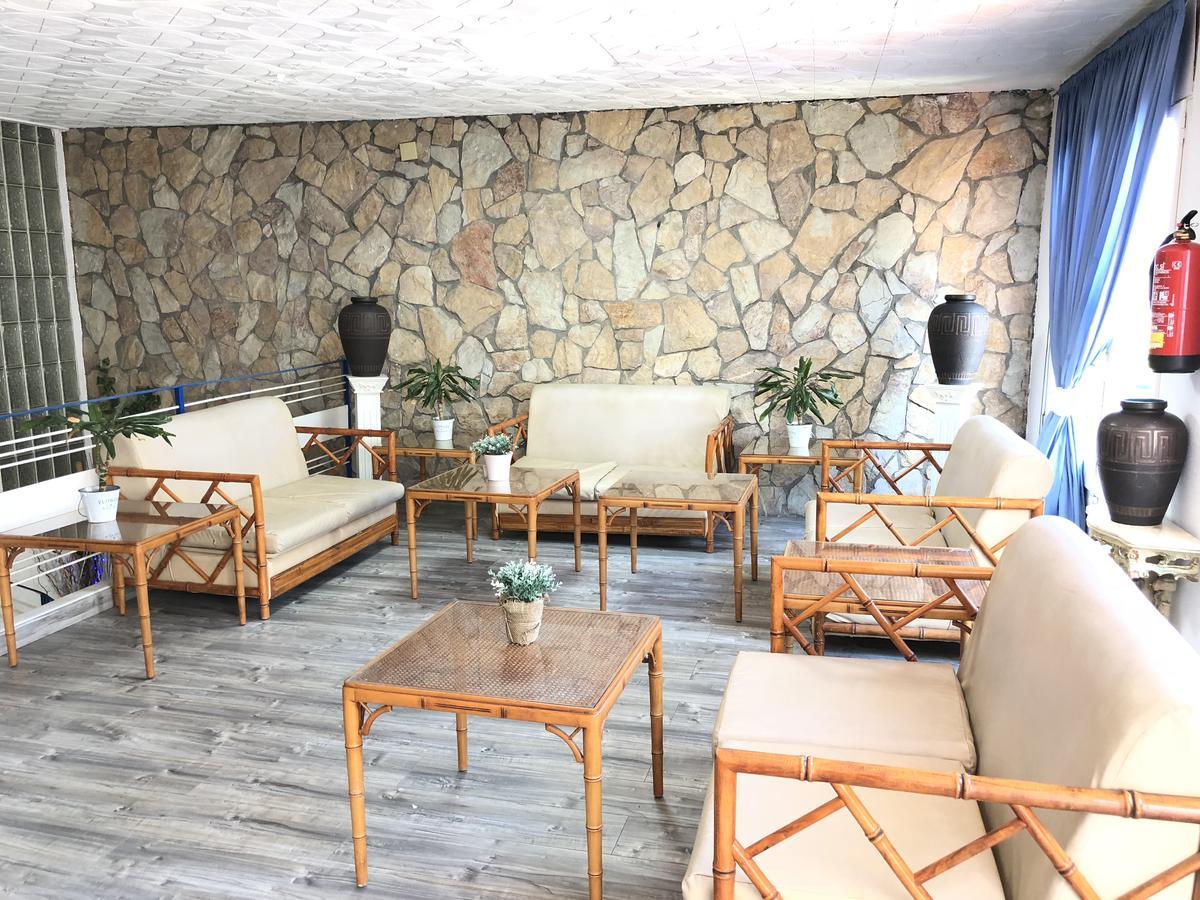 Hostal Univers Калея Екстериор снимка