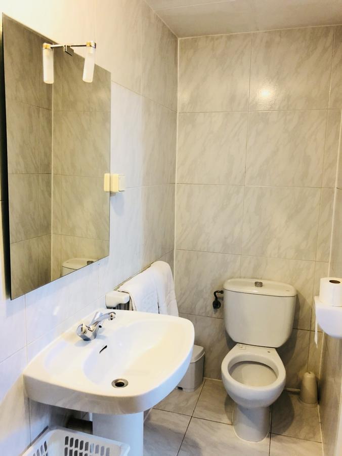 Hostal Univers Калея Екстериор снимка