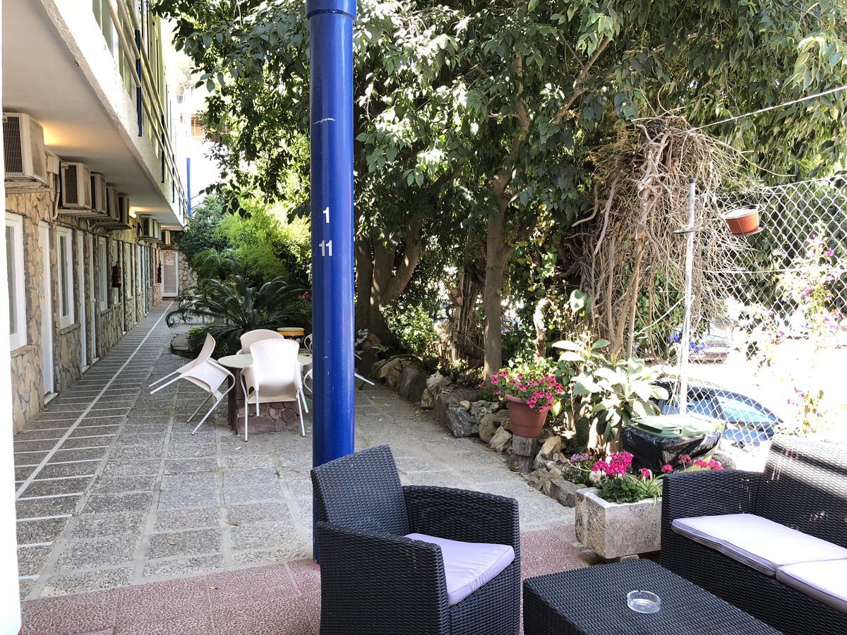 Hostal Univers Калея Екстериор снимка