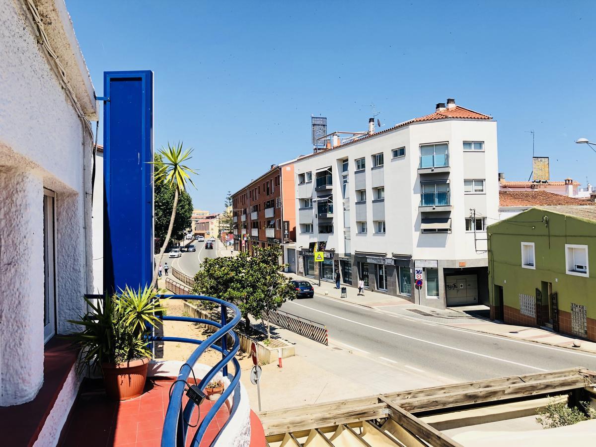Hostal Univers Калея Екстериор снимка