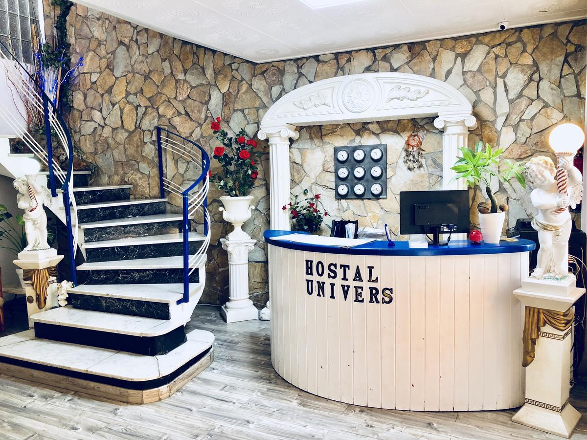 Hostal Univers Калея Екстериор снимка