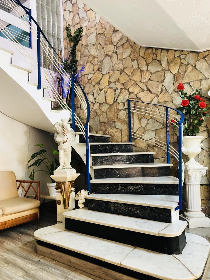 Hostal Univers Калея Екстериор снимка