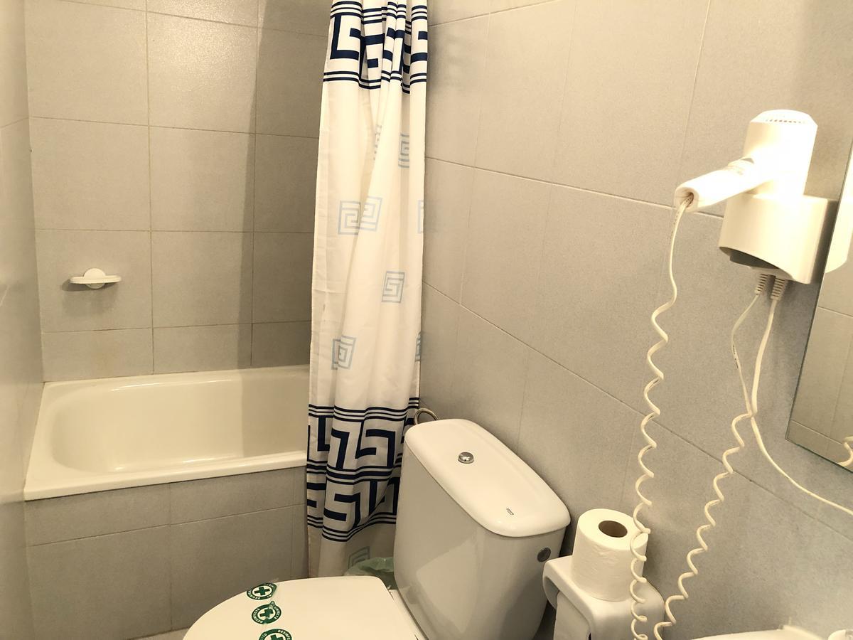 Hostal Univers Калея Екстериор снимка