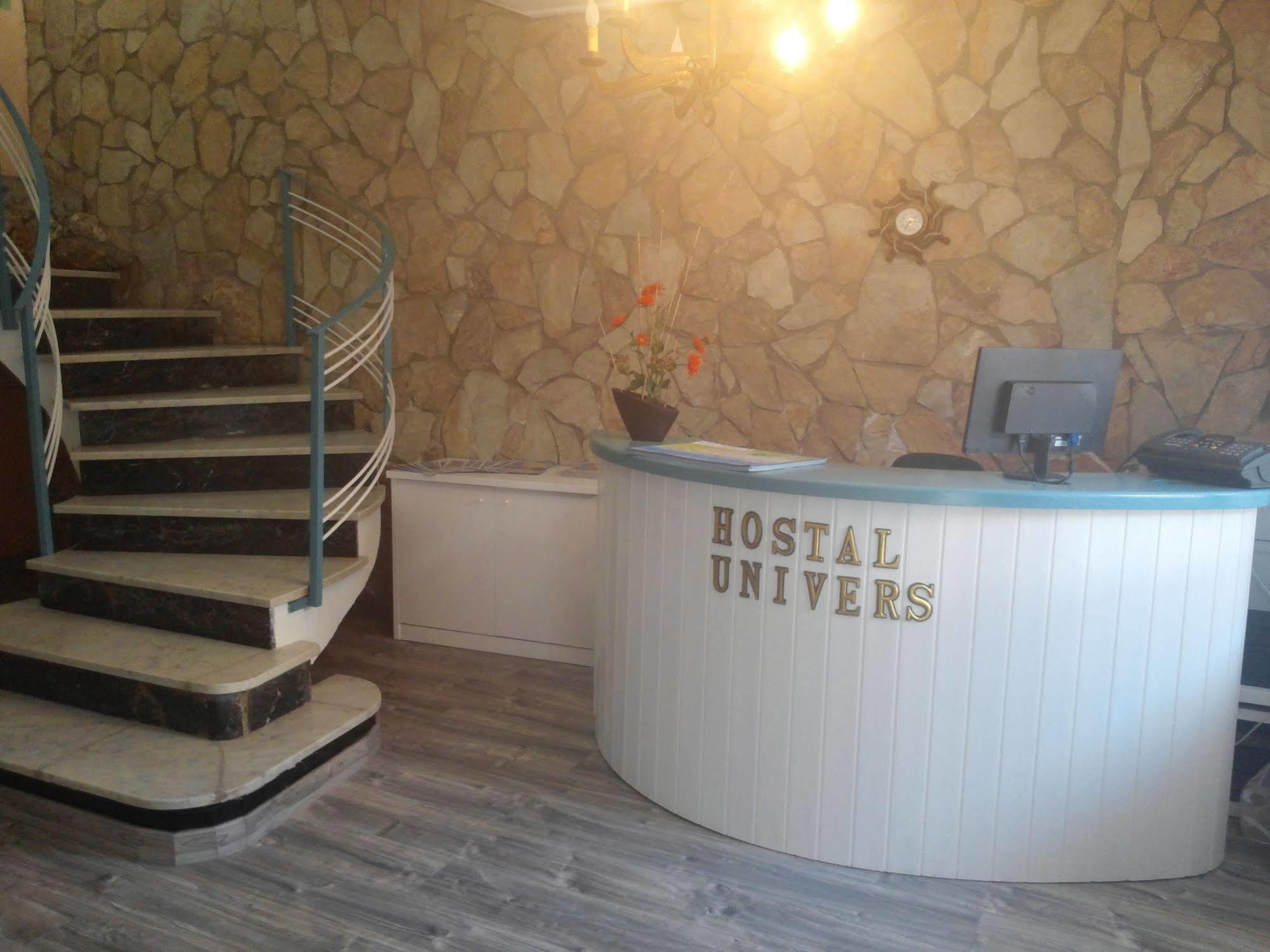 Hostal Univers Калея Екстериор снимка