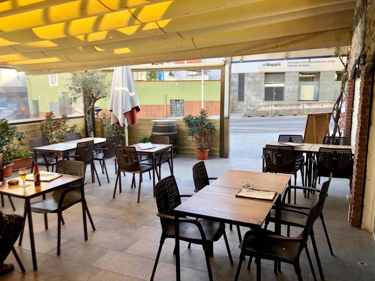 Hostal Univers Калея Екстериор снимка